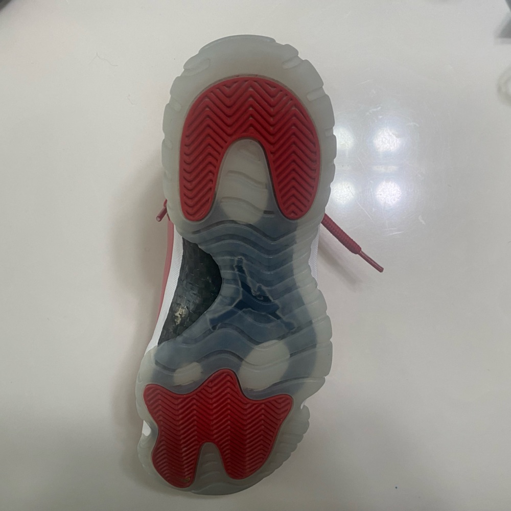 Jordan 11 Retro - Picture 2 of 4